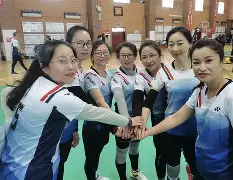 球员们在场上展现出了顽强的拼搏精神英语 球员们在场上展现出了顽强的拼搏精神英语